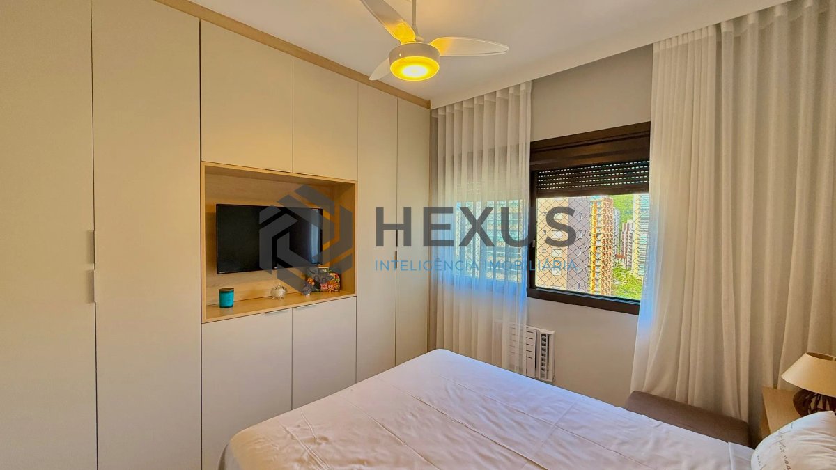 Foto 36 de Apartamento reformado com varanda e lazer a 300m da praia nas Pitangueiras, Guarujá