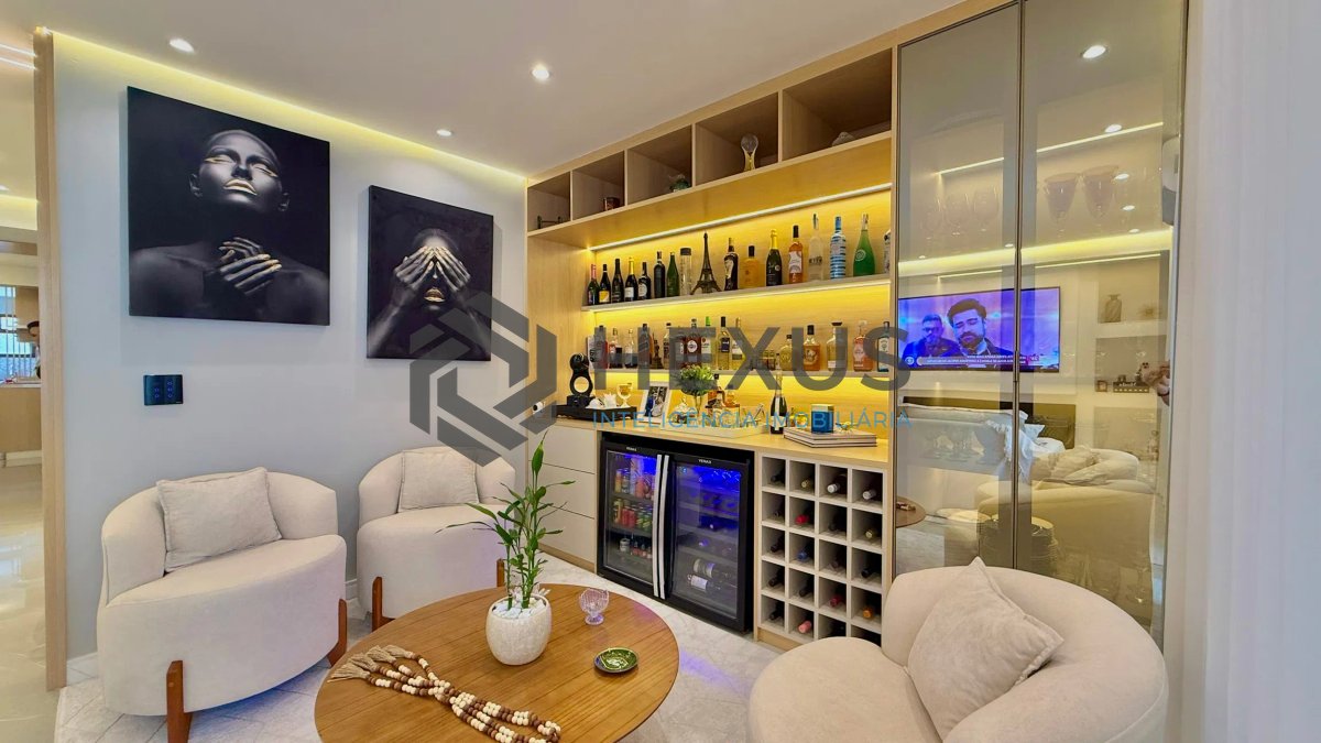 Foto 6 de Apartamento reformado com varanda e lazer a 300m da praia nas Pitangueiras, Guarujá