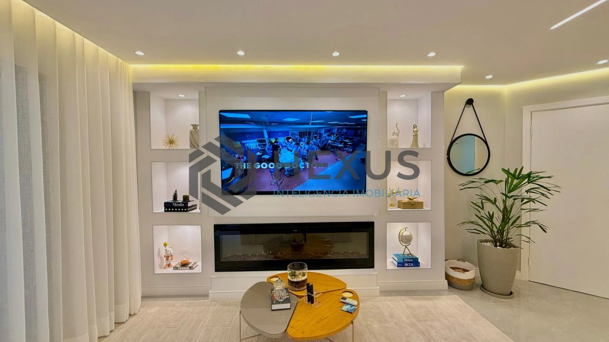 Foto 9 de Apartamento reformado com varanda e lazer a 300m da praia nas Pitangueiras, Guarujá