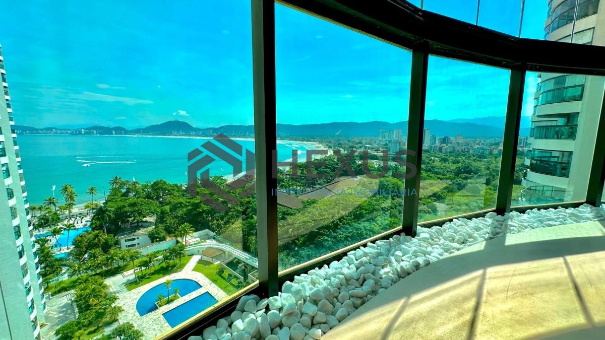 Foto 12 de Apartamento reformado com varanda vista mar e lazer na beira mar da praia na Enseada, Guarujá