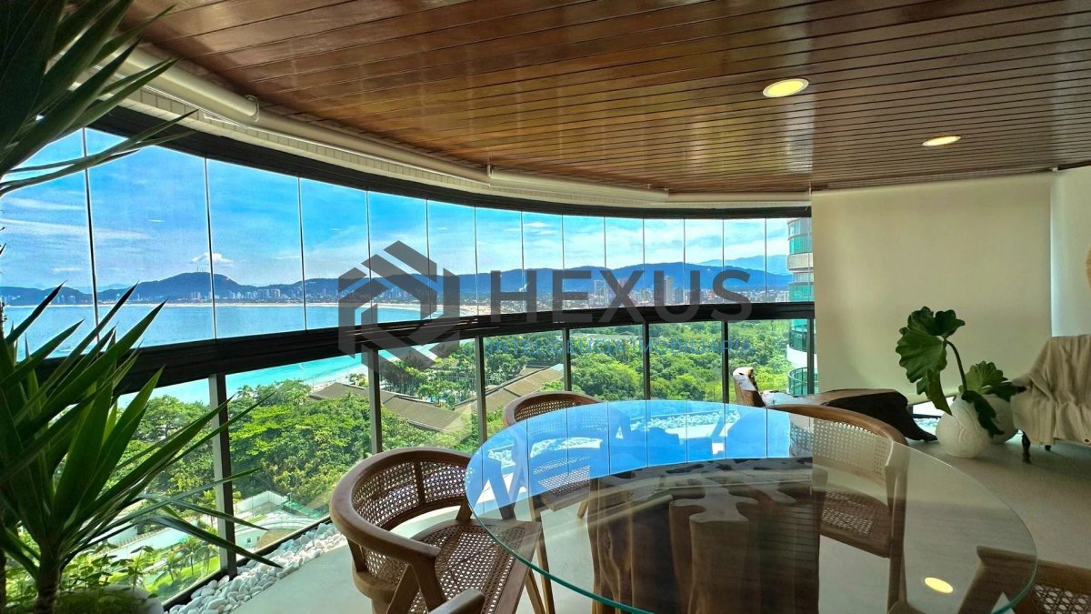 Foto 13 de Apartamento reformado com varanda vista mar e lazer na beira mar da praia na Enseada, Guarujá