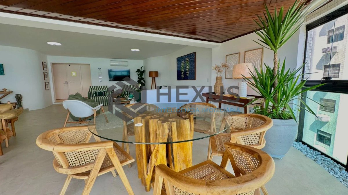 Foto 15 de Apartamento reformado com varanda vista mar e lazer na beira mar da praia na Enseada, Guarujá