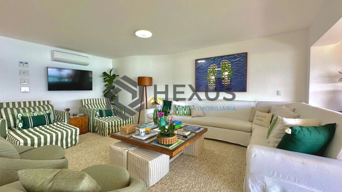 Foto 16 de Apartamento reformado com varanda vista mar e lazer na beira mar da praia na Enseada, Guarujá