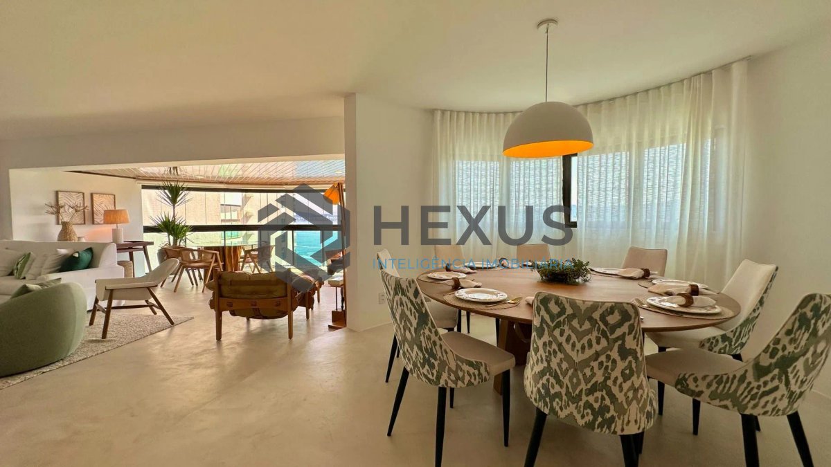 Foto 18 de Apartamento reformado com varanda vista mar e lazer na beira mar da praia na Enseada, Guarujá