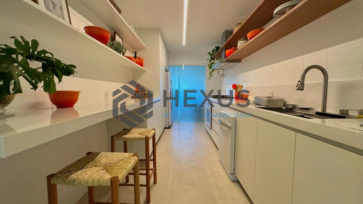 Foto 22 de Apartamento reformado com varanda vista mar e lazer na beira mar da praia na Enseada, Guarujá
