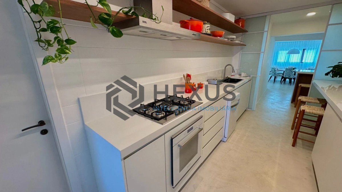 Foto 24 de Apartamento reformado com varanda vista mar e lazer na beira mar da praia na Enseada, Guarujá