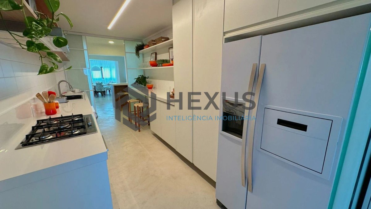 Foto 25 de Apartamento reformado com varanda vista mar e lazer na beira mar da praia na Enseada, Guarujá