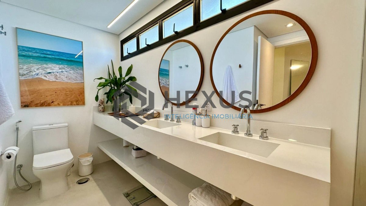 Foto 32 de Apartamento reformado com varanda vista mar e lazer na beira mar da praia na Enseada, Guarujá