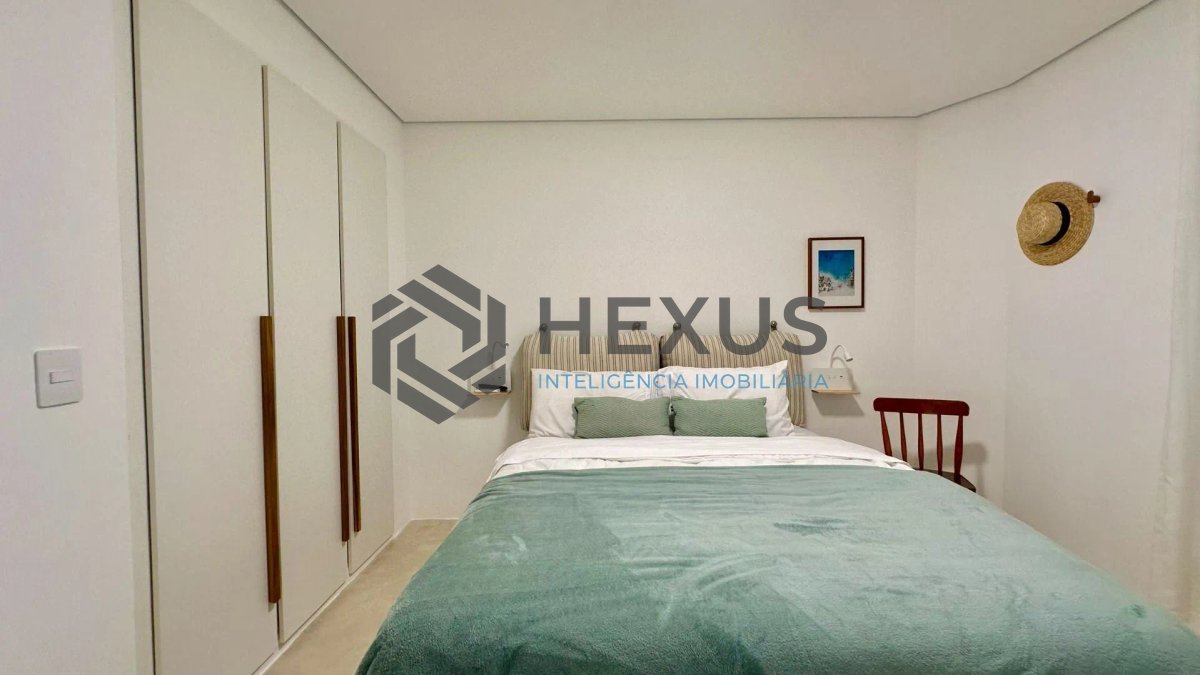 Foto 33 de Apartamento reformado com varanda vista mar e lazer na beira mar da praia na Enseada, Guarujá