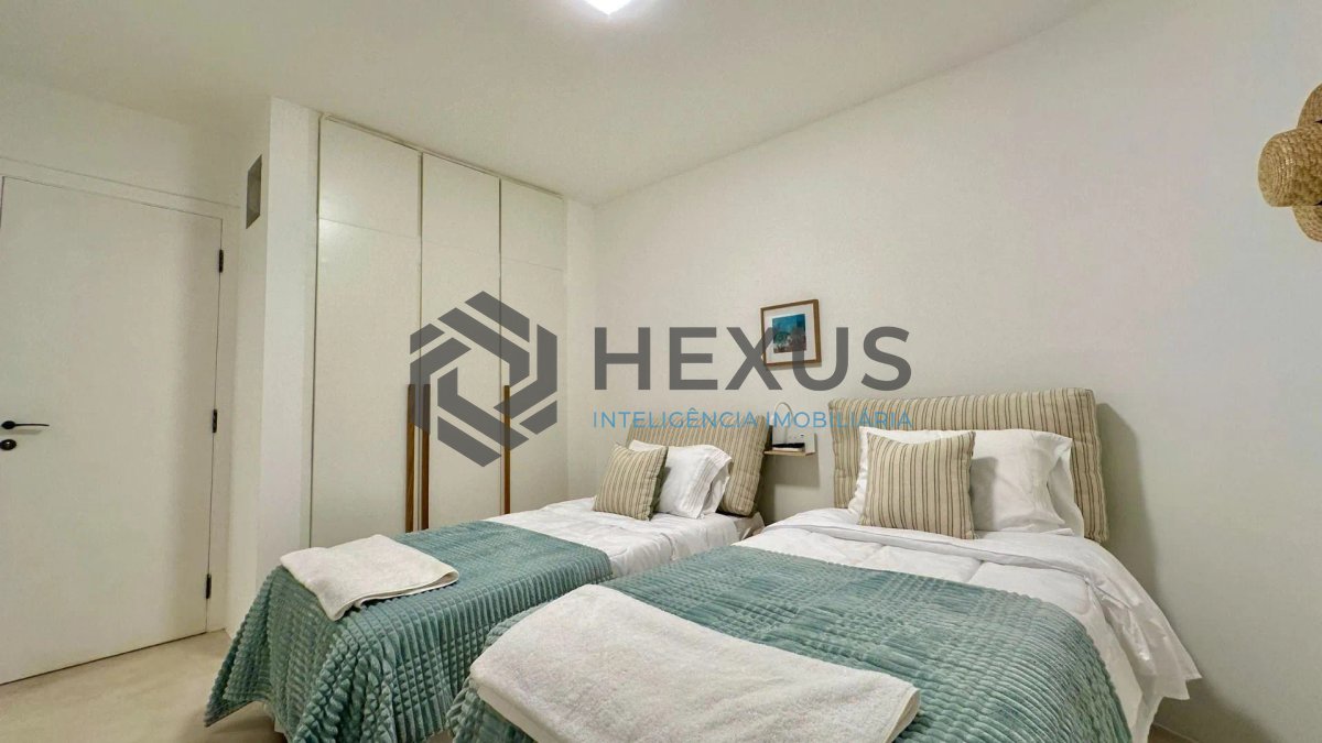 Foto 36 de Apartamento reformado com varanda vista mar e lazer na beira mar da praia na Enseada, Guarujá