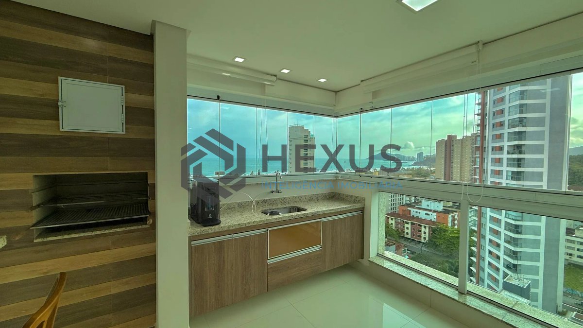 Foto 16 de Apartamento reformado com varanda vista mar e lazer a 300m da praia na Enseada, Guarujá