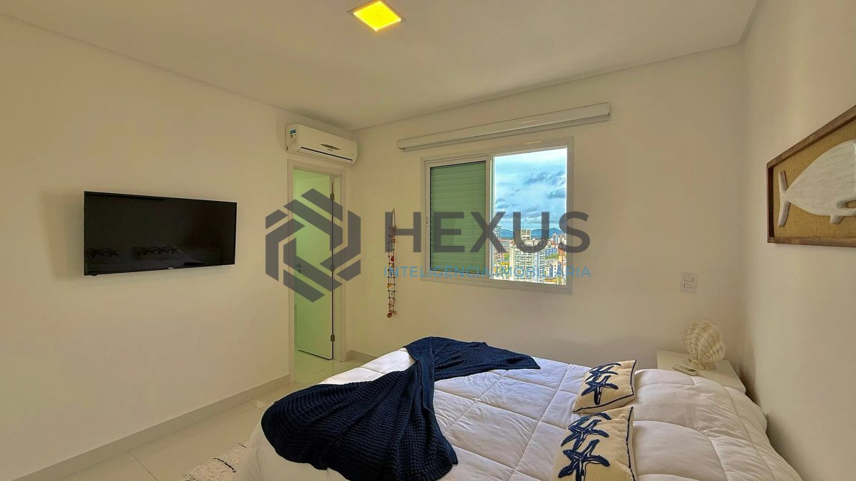 Foto 23 de Apartamento reformado com varanda vista mar e lazer a 300m da praia na Enseada, Guarujá