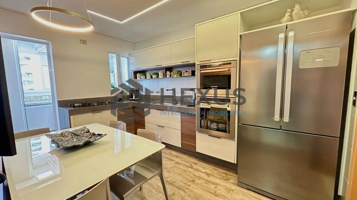 Foto 15 de Apartamento reformado com varanda gourmet e lazer a 150m da praia nas Pitangueiras, Guarujá