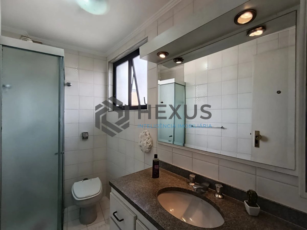 Foto 18 de Apartamento com varanda e lazer na Enseada, Guarujá