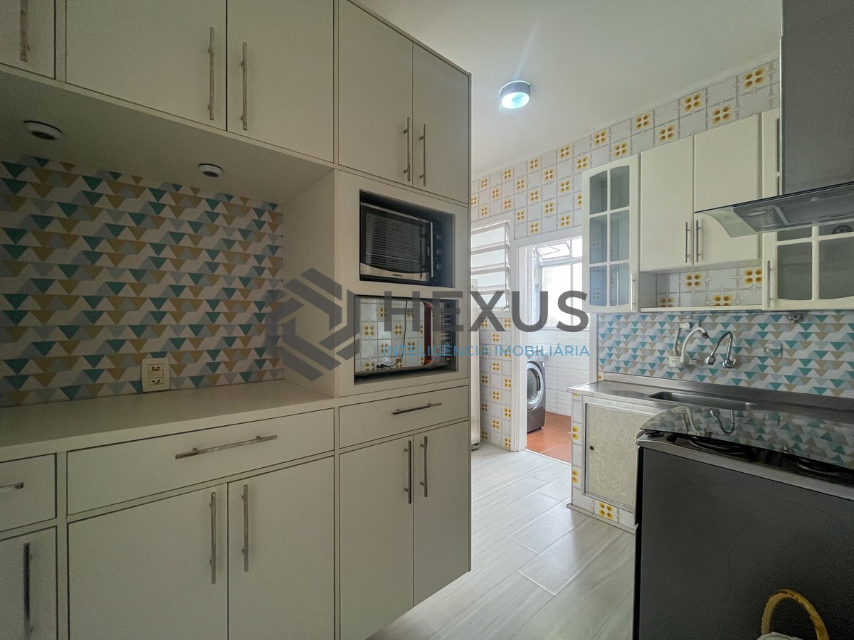 Foto 11 de Apartamento a 1 quadra da praia nas Pitangueiras, Guarujá