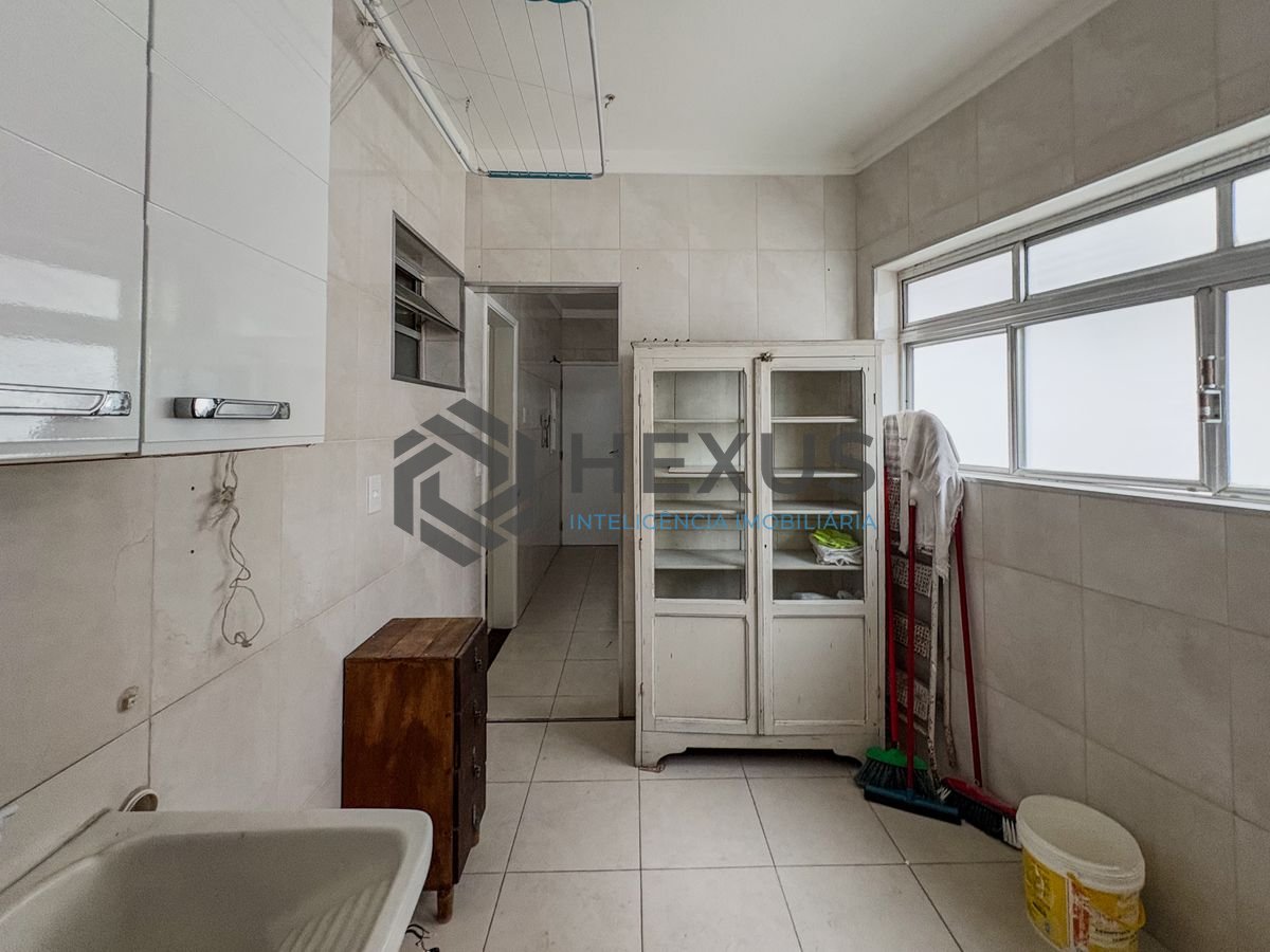 Foto 19 de Apartamento com varanda e lazer a 300m da praia na Enseada, Guarujá
