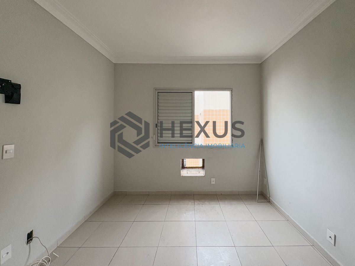 Foto 10 de Apartamento com varanda e lazer a 300m da praia na Enseada, Guarujá