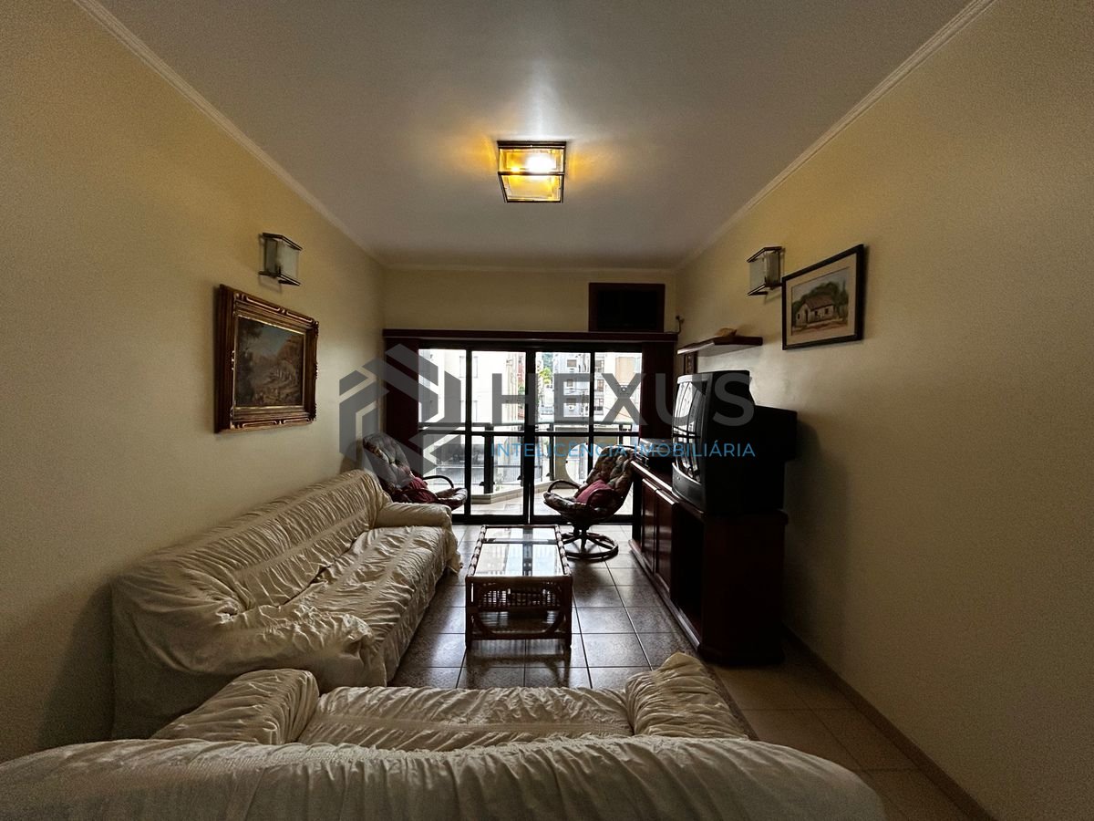 Foto 3 de Apartamento com varanda a 250m da praia na Enseada, Guarujá