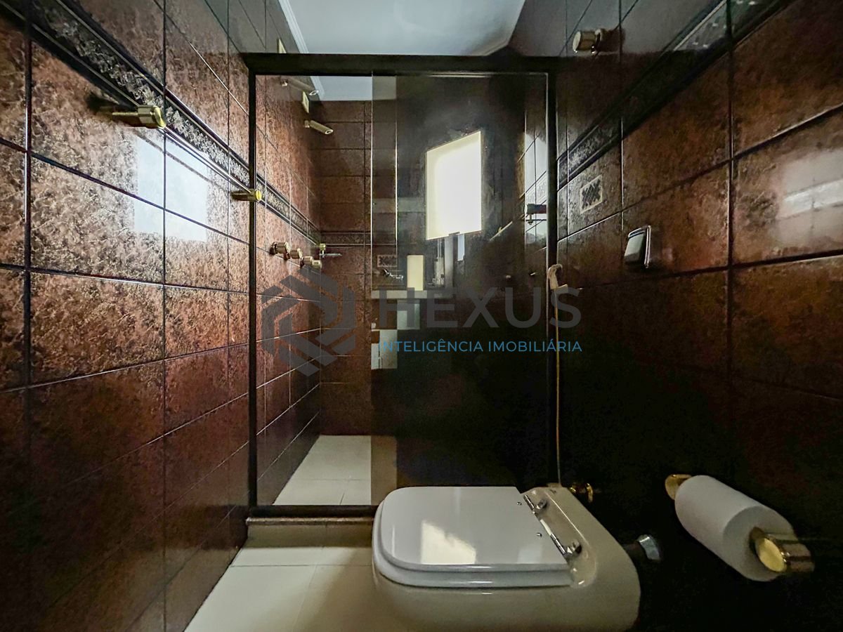 Foto 9 de Apartamento com varanda a 250m da praia na Enseada, Guarujá