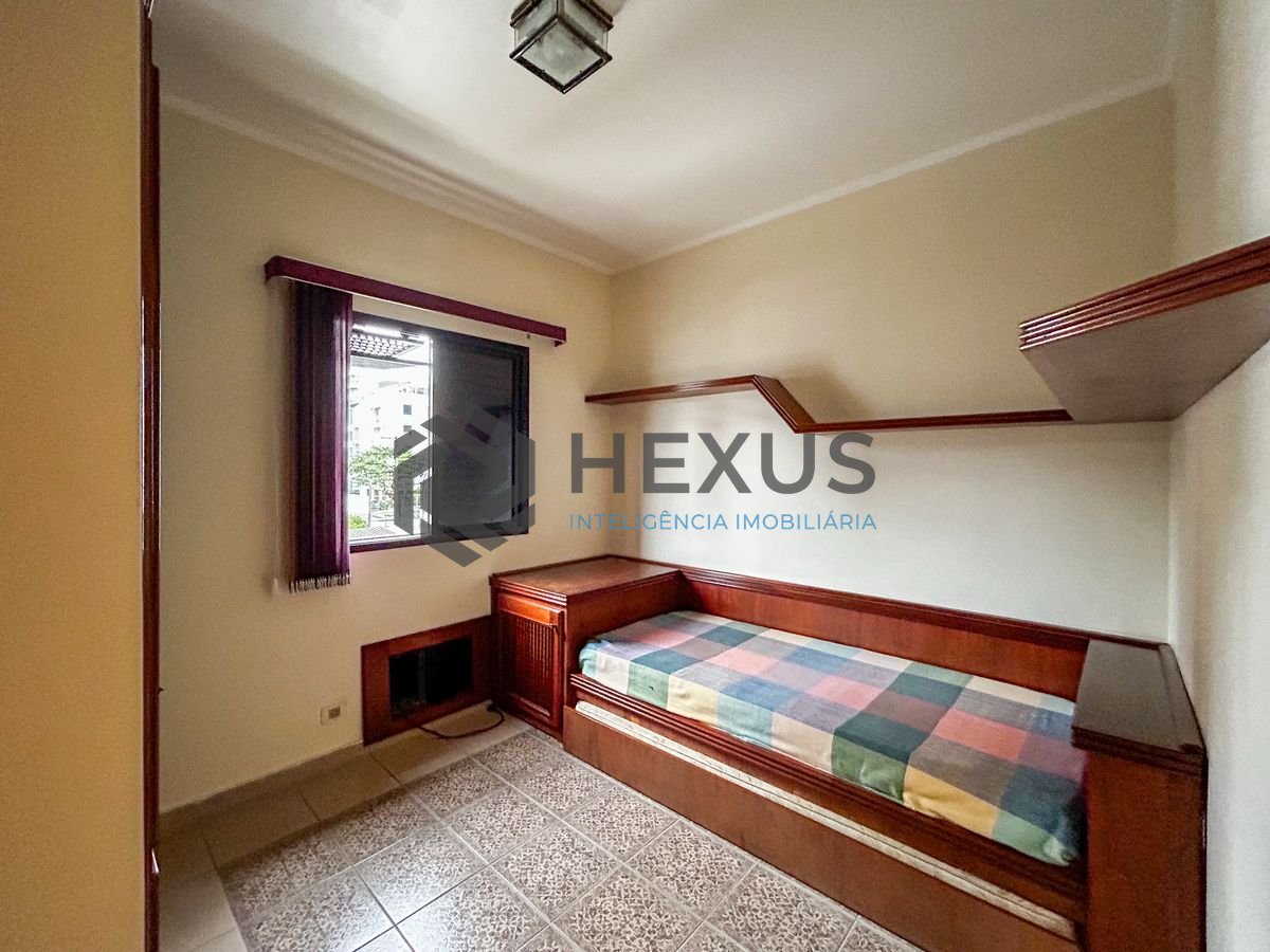 Foto 13 de Apartamento com varanda a 250m da praia na Enseada, Guarujá