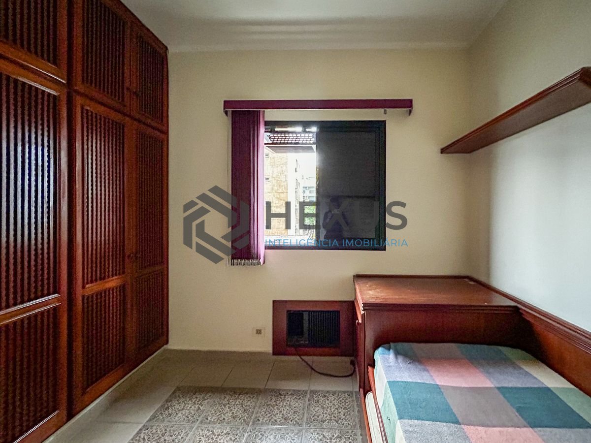 Foto 17 de Apartamento com varanda a 250m da praia na Enseada, Guarujá