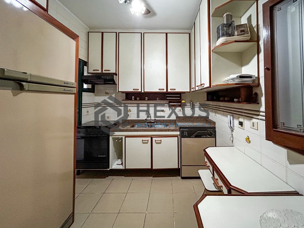 Foto 22 de Apartamento com varanda a 250m da praia na Enseada, Guarujá