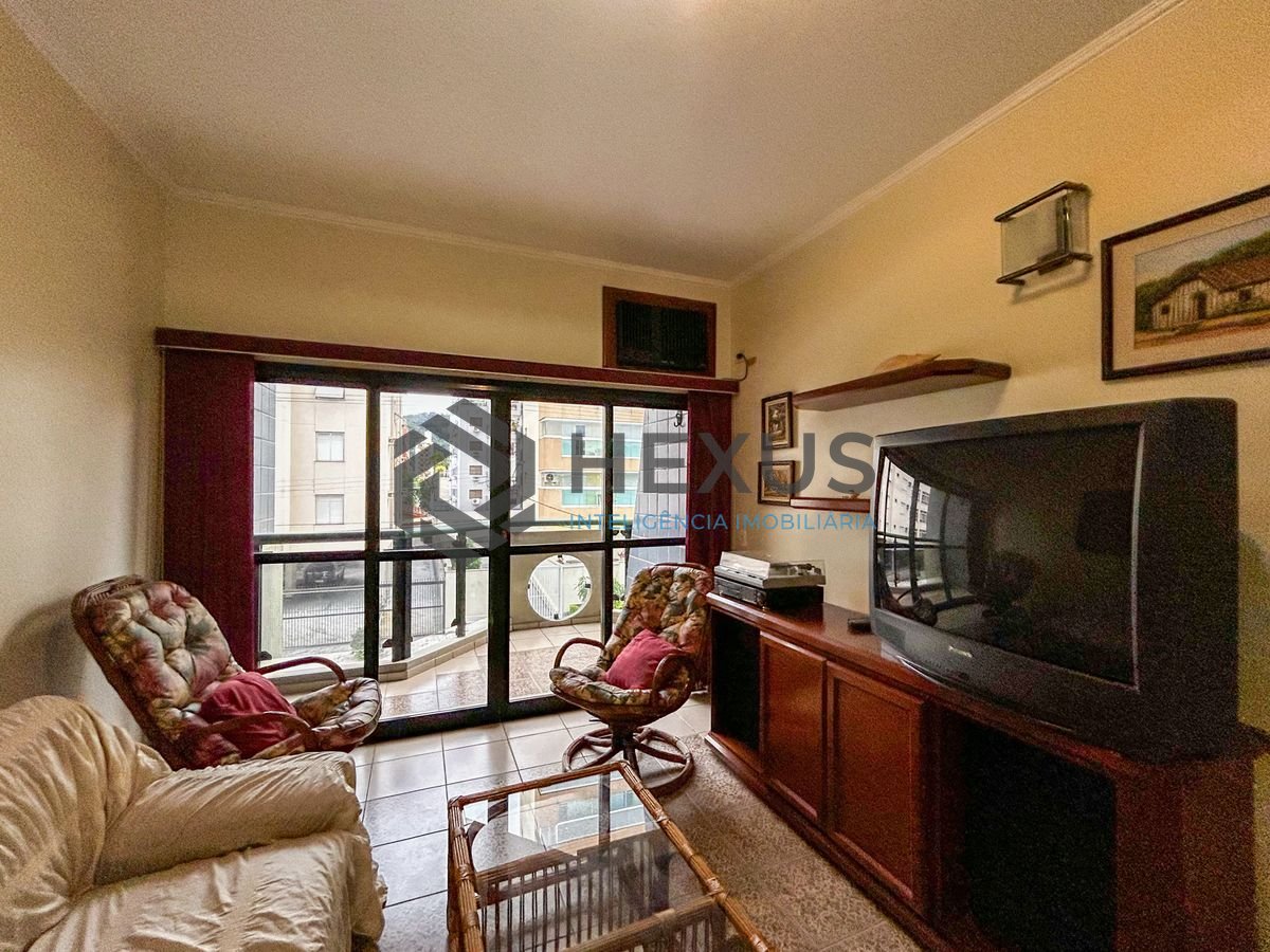 Foto 5 de Apartamento com varanda a 250m da praia na Enseada, Guarujá