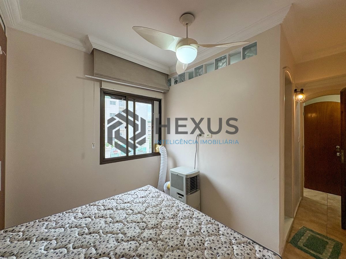 Foto 13 de Apartamento com varanda e lazer a 300m da praia na Enseada, Guarujá