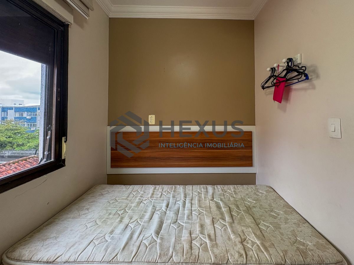 Foto 16 de Apartamento com varanda e lazer a 300m da praia na Enseada, Guarujá