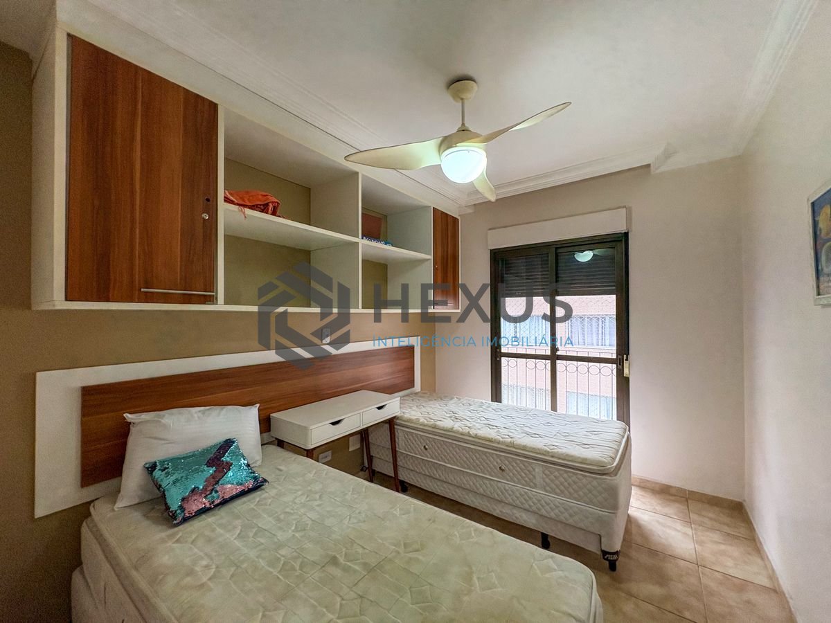 Foto 8 de Apartamento com varanda e lazer a 300m da praia na Enseada, Guarujá