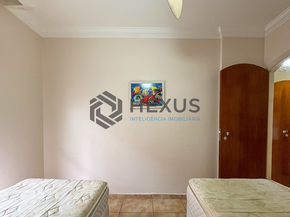 Foto 10 de Apartamento com varanda e lazer a 300m da praia na Enseada, Guarujá