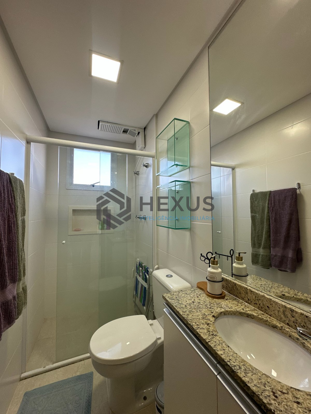 Foto 15 de Apartamento reformado com varanda gourmet vista mar e lazer a 450m da praia na Enseada, Guarujá