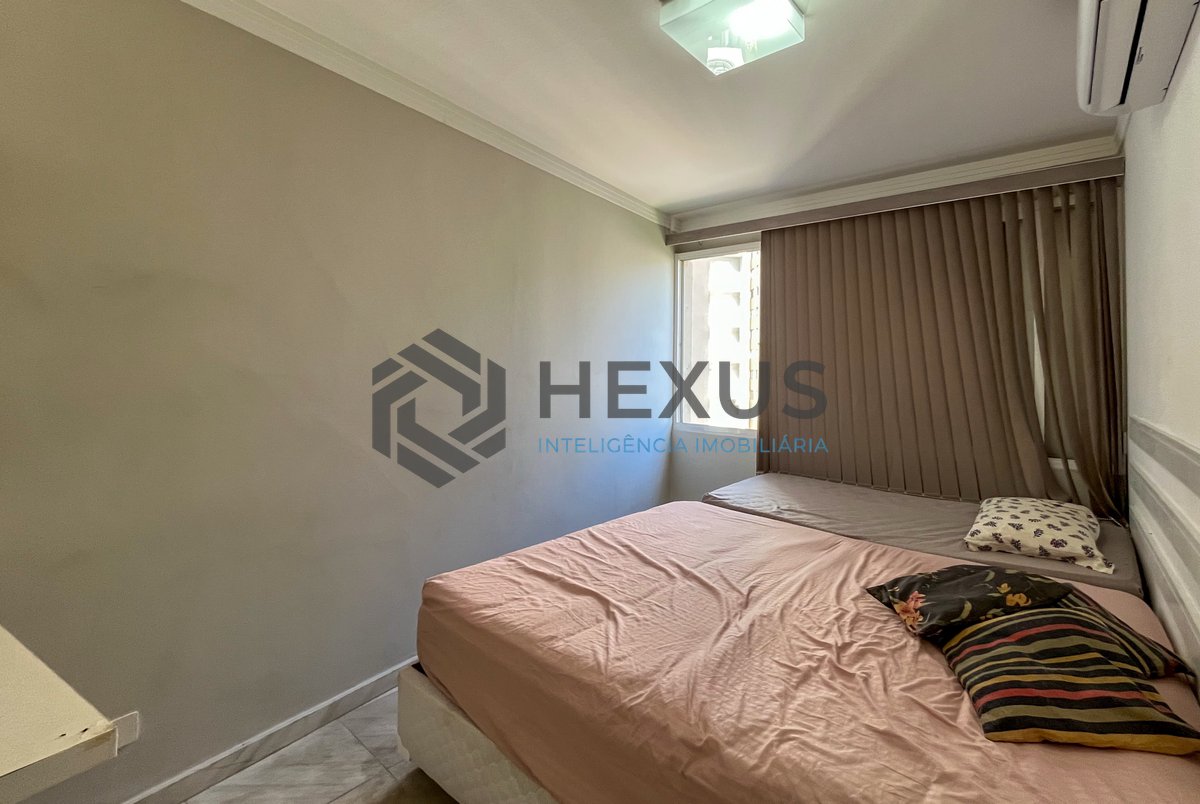 Foto 14 de Apartamento reformado com varanda vista mar na beira mar da praia nas Pitangueiras, Guarujá