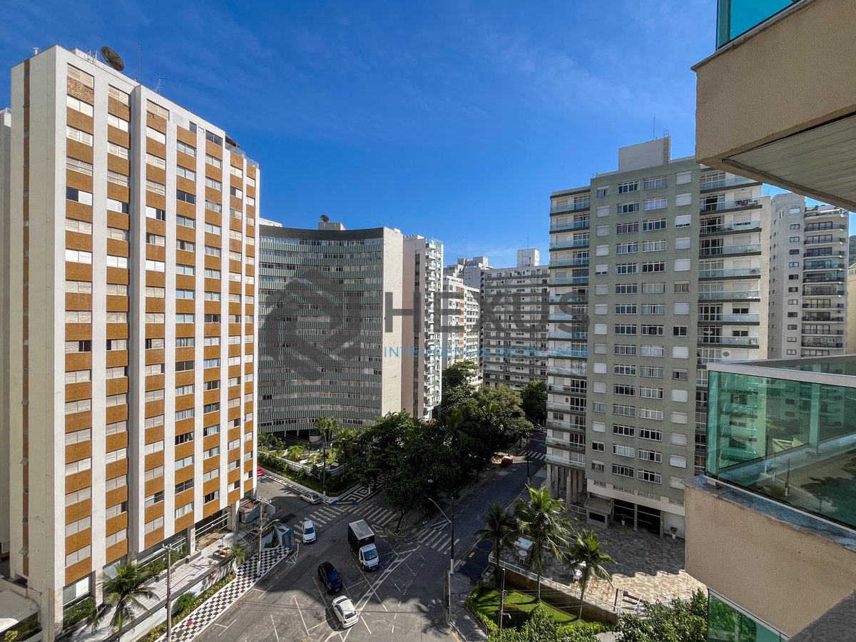 Foto 18 de Apartamento reformado com varanda vista mar na beira mar da praia nas Pitangueiras, Guarujá
