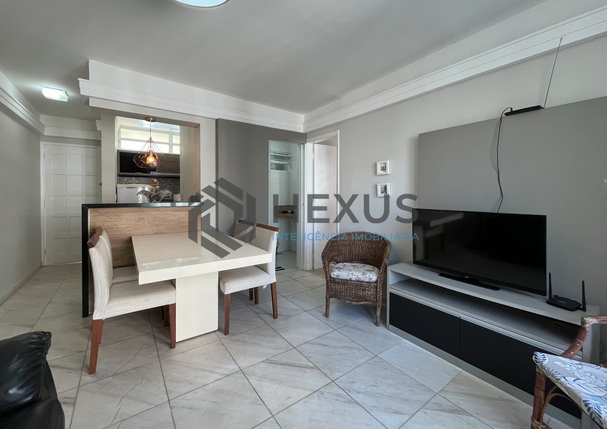 Foto 5 de Apartamento reformado com varanda vista mar na beira mar da praia nas Pitangueiras, Guarujá