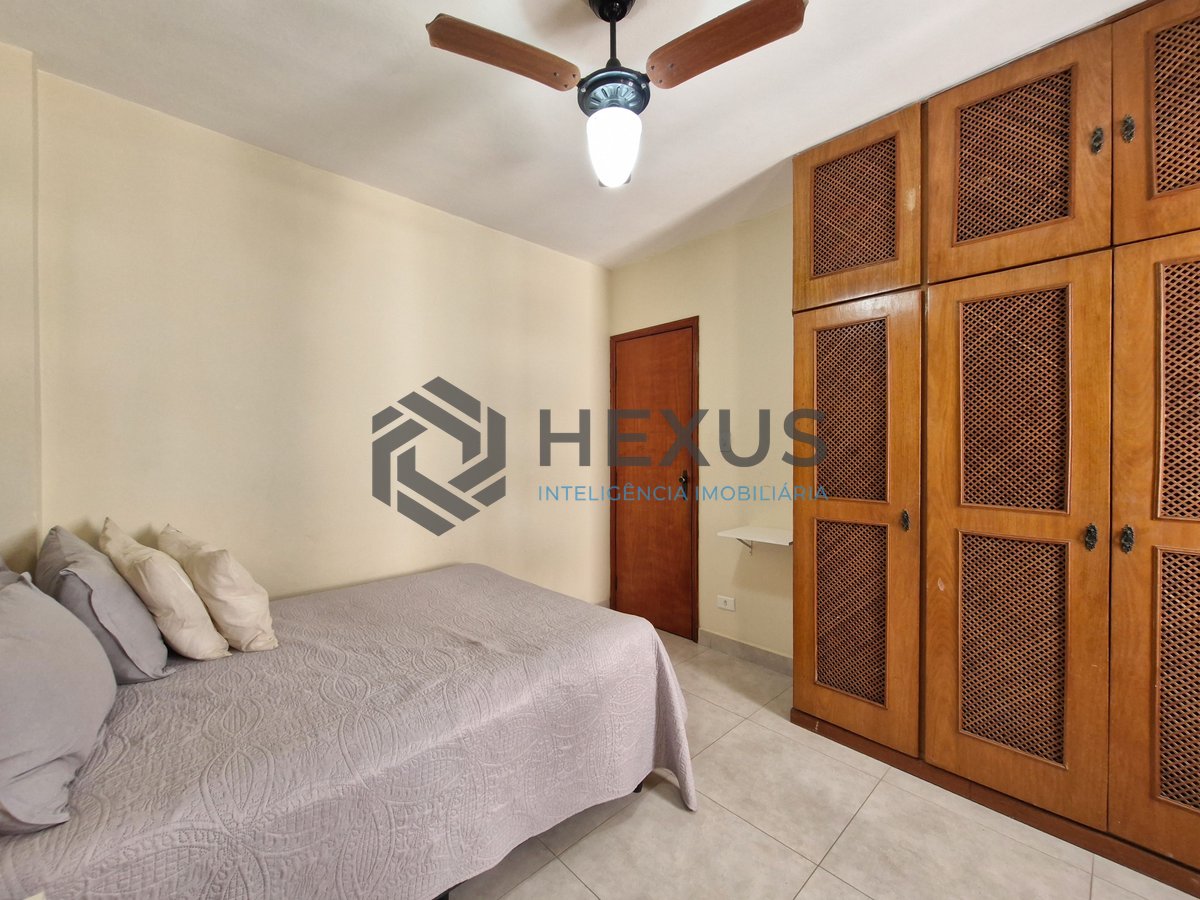Foto 11 de Apartamento com varanda na quadra mar da praia nas Pitangueiras, Guarujá