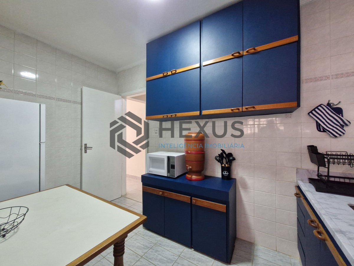 Foto 14 de Apartamento com varanda na quadra mar da praia nas Pitangueiras, Guarujá
