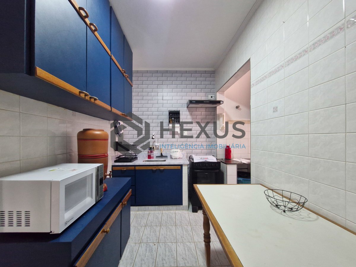 Foto 15 de Apartamento com varanda na quadra mar da praia nas Pitangueiras, Guarujá