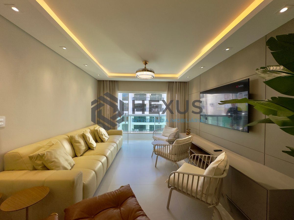 Foto 8 de Apartamento reformado com varanda vista mar e lazer na beira mar das Pitangueiras, Guarujá