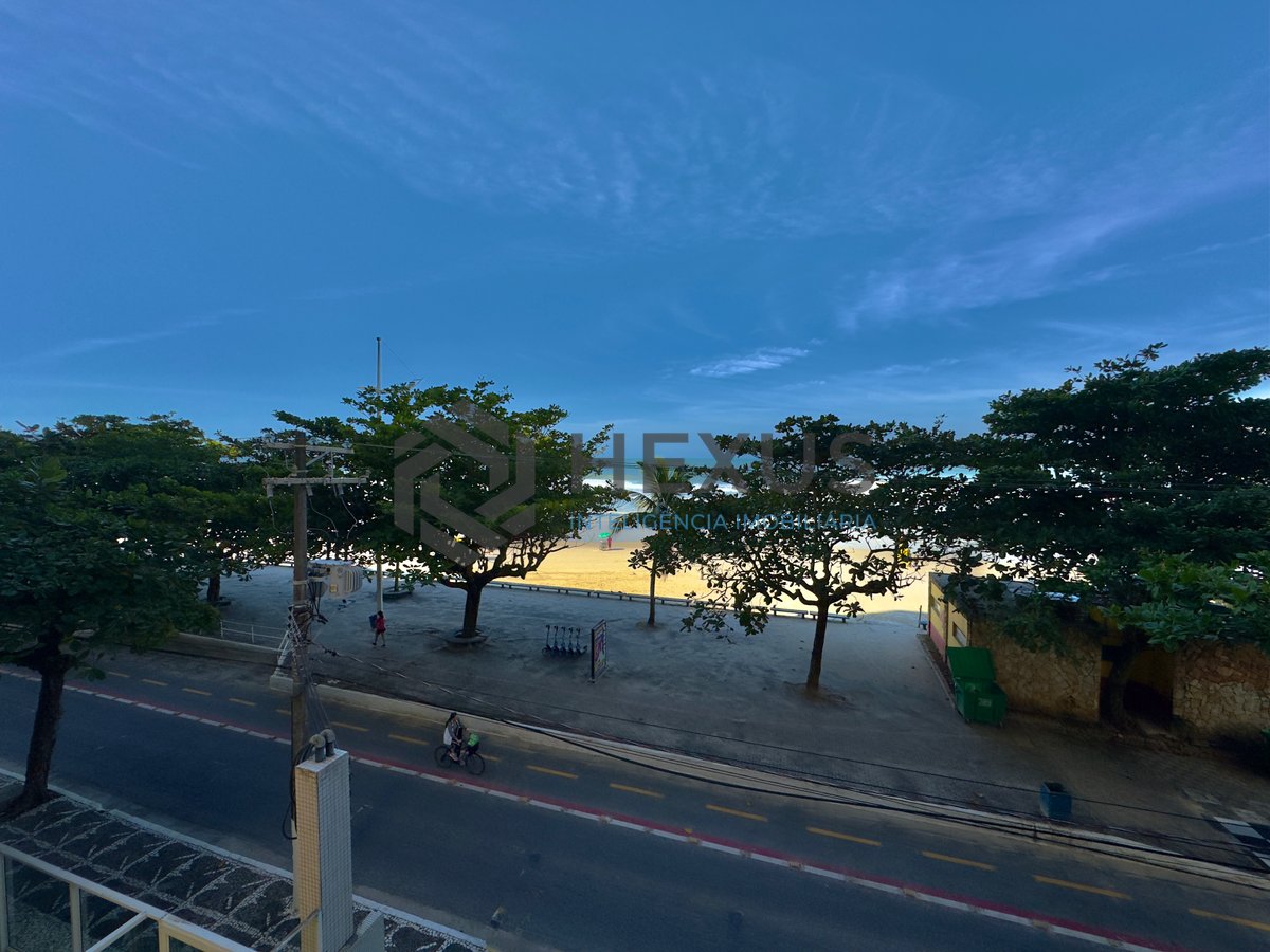 Foto 7 de Apartamento reformado frente mar com varanda vista mar e lazer nas Pitangueiras, Guarujá