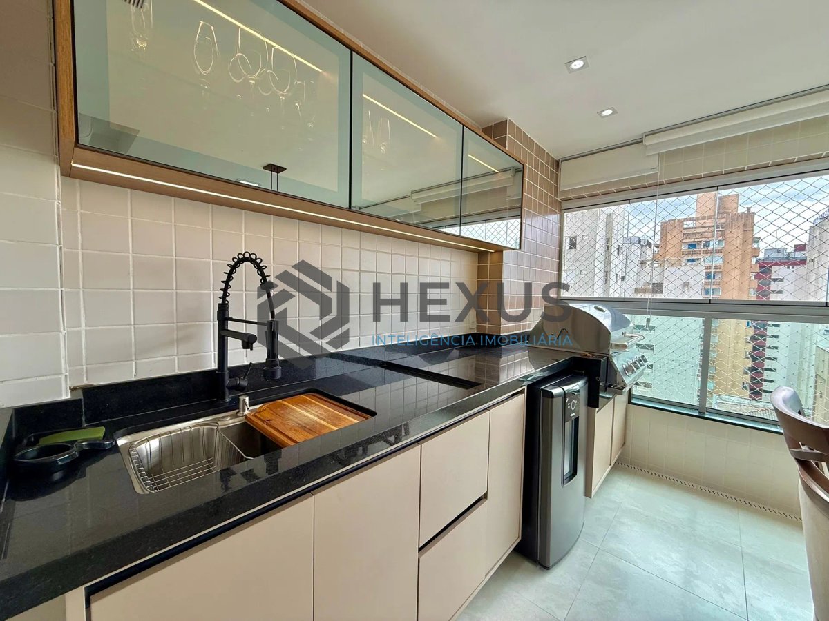 Foto 12 de Apartamento reformado com varanda gourmet e lazer a 100m da praia no Jardim Astúrias, Guarujá