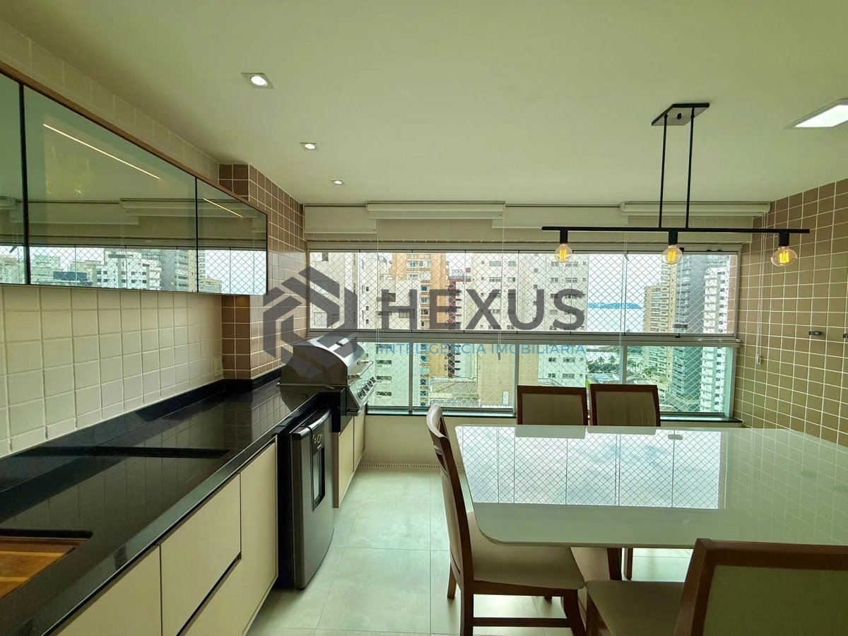 Foto 13 de Apartamento reformado com varanda gourmet e lazer a 100m da praia no Jardim Astúrias, Guarujá