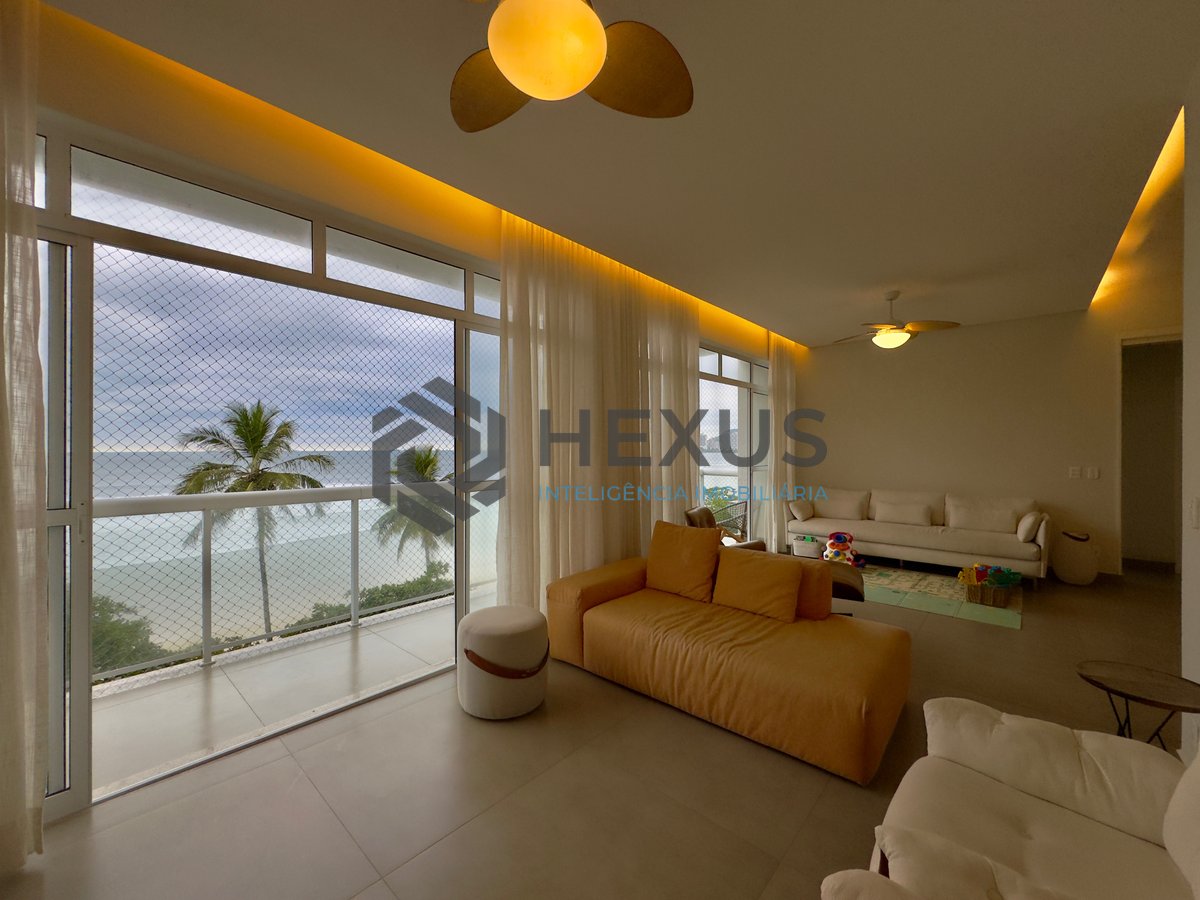 Foto 12 de Apartamento reformado frente mar com varanda vista mar e vaga privativa, na Praia das Pitangueiras à venda, Guarujá-SP.