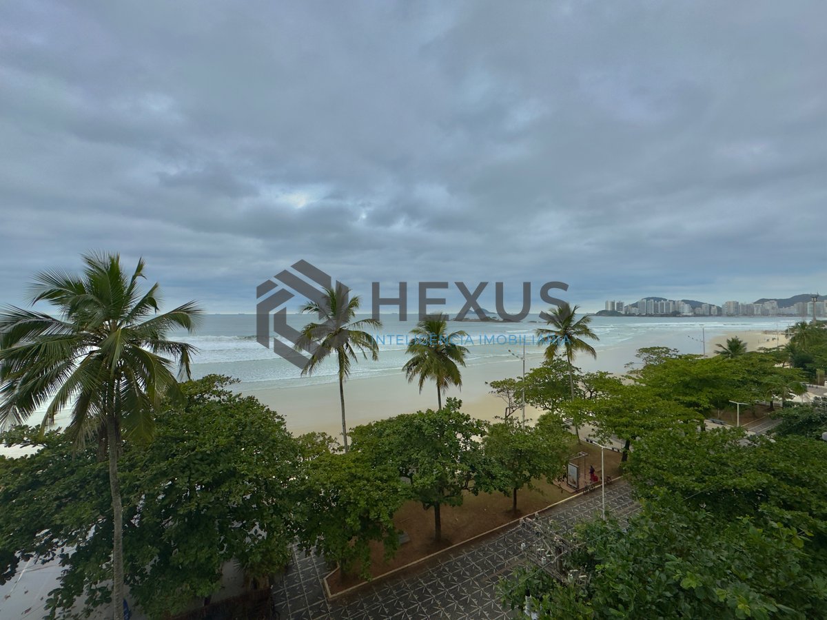 Foto 4 de Apartamento reformado frente mar com varanda vista mar e vaga privativa, na Praia das Pitangueiras à venda, Guarujá-SP.