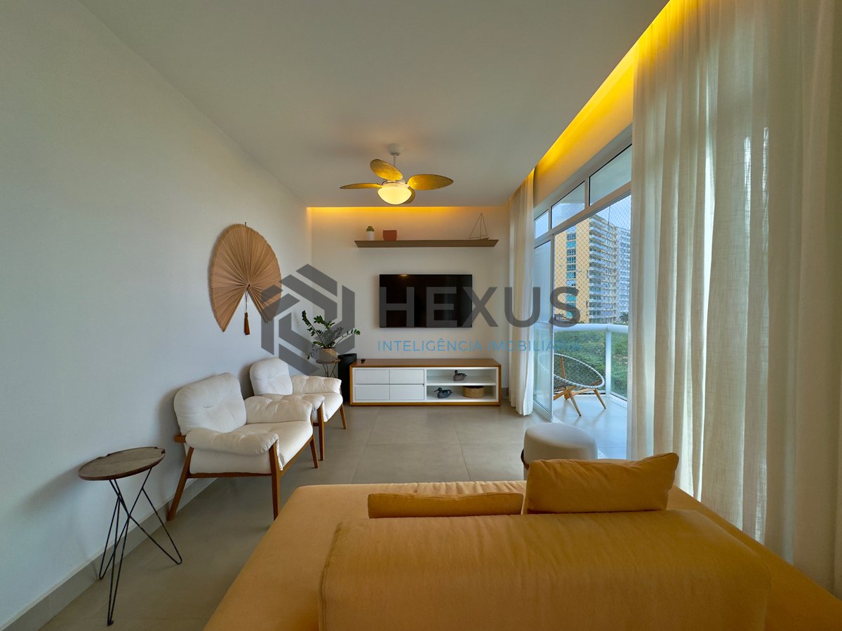 Foto 7 de Apartamento reformado frente mar com varanda vista mar e vaga privativa, na Praia das Pitangueiras à venda, Guarujá-SP.