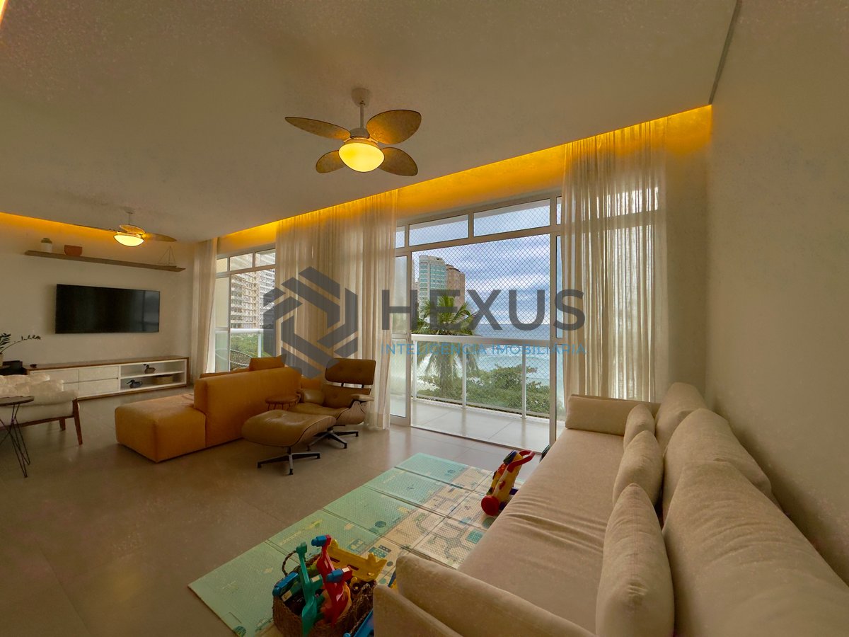 Foto 10 de Apartamento reformado frente mar com varanda vista mar e vaga privativa, na Praia das Pitangueiras à venda, Guarujá-SP.