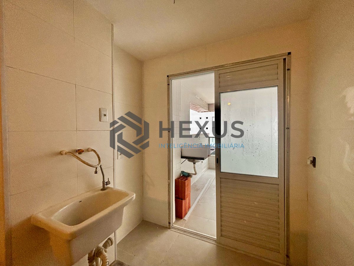 Foto 19 de Apartamento reformado com varanda gourmet vista mar com lazer a 1 quadra da praia no Jardim Astúrias à venda, Guarujá-SP.