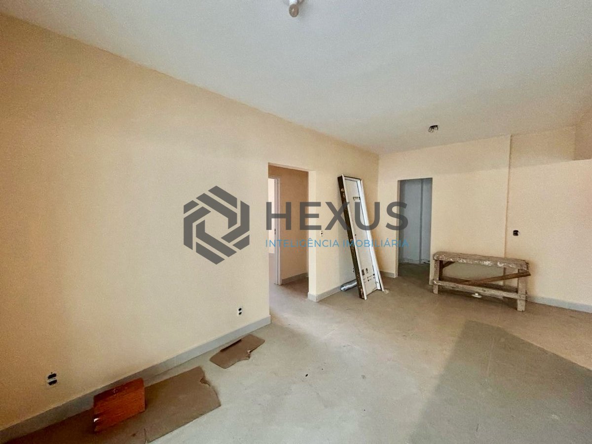 Foto 4 de Apartamento reformado com varanda gourmet vista mar com lazer a 1 quadra da praia no Jardim Astúrias à venda, Guarujá-SP.