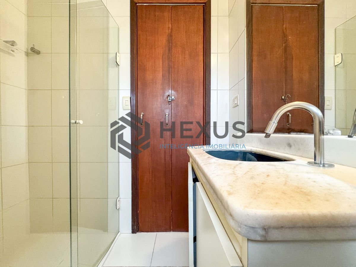 Foto 19 de Apartamento reformado com varanda e lazer no Jardim Astúrias, Guarujá