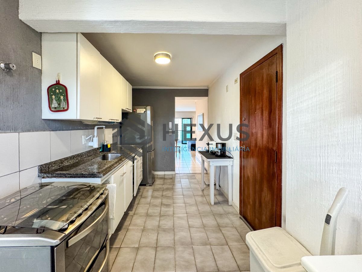 Foto 23 de Apartamento reformado com varanda e lazer no Jardim Astúrias, Guarujá